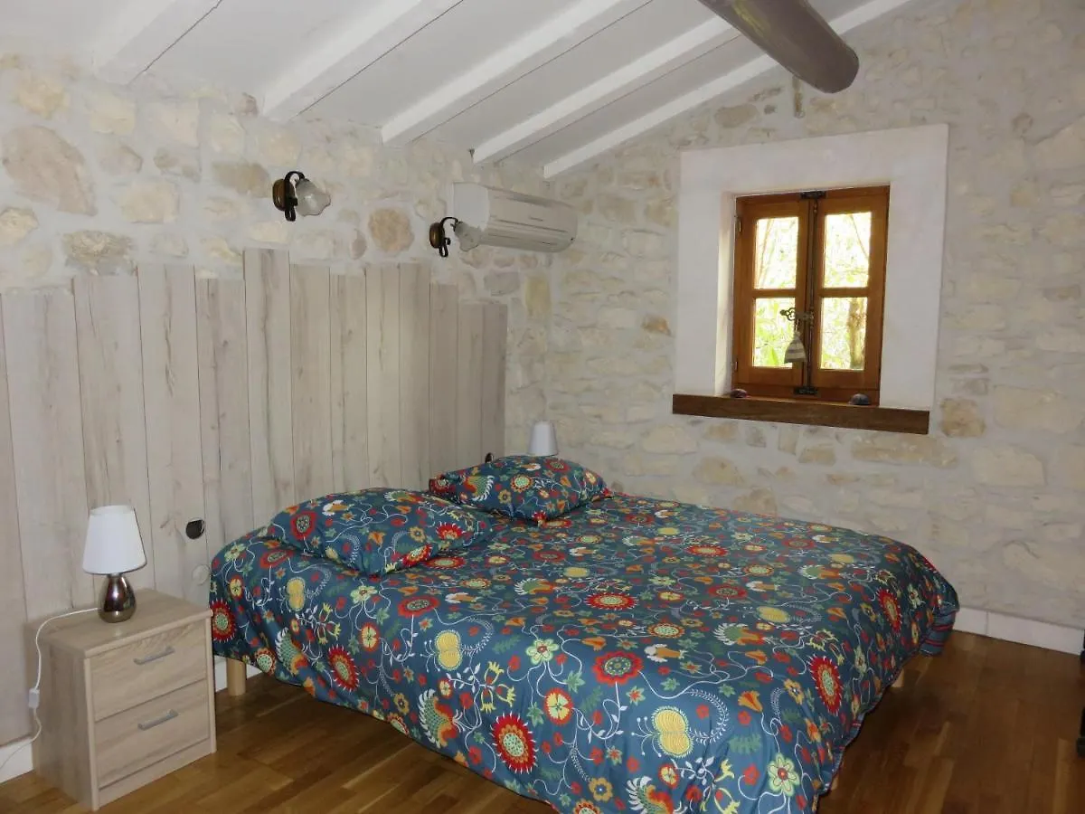 Holiday home Le Mazet Du Mas Villa Tarascon